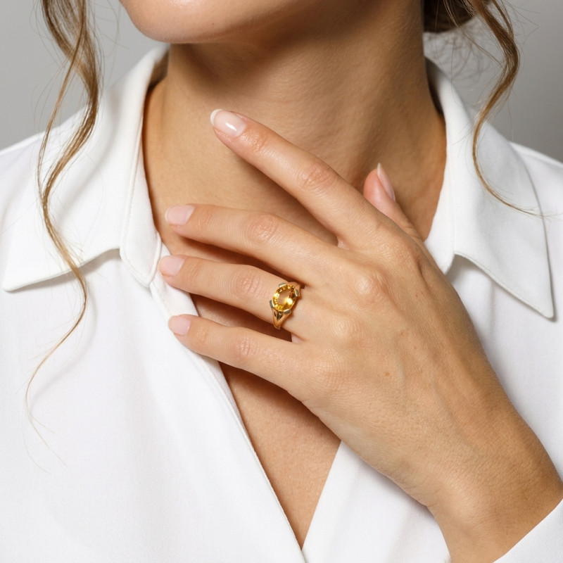 Bague Or Jaune 750 Citrine Ovale de 11x9mm porté