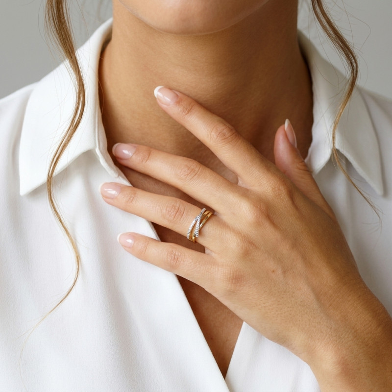 Bague Or Jaune 750  Diamant  0.01 carat porté