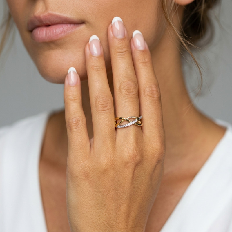 Bague Or Jaune 750  Diamant  0.026 carat porté