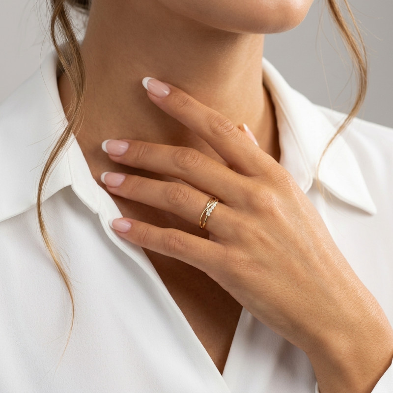 Bague Or Jaune 750  Diamant  0.10 carat porté