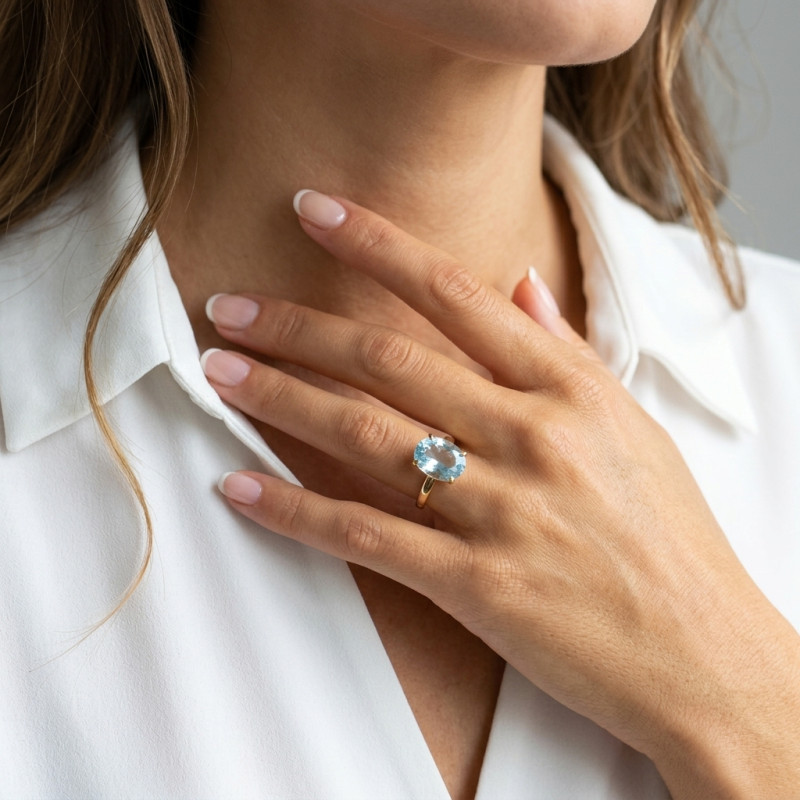 Bague Or Jaune 750 Topaze Bleue Traitée porté