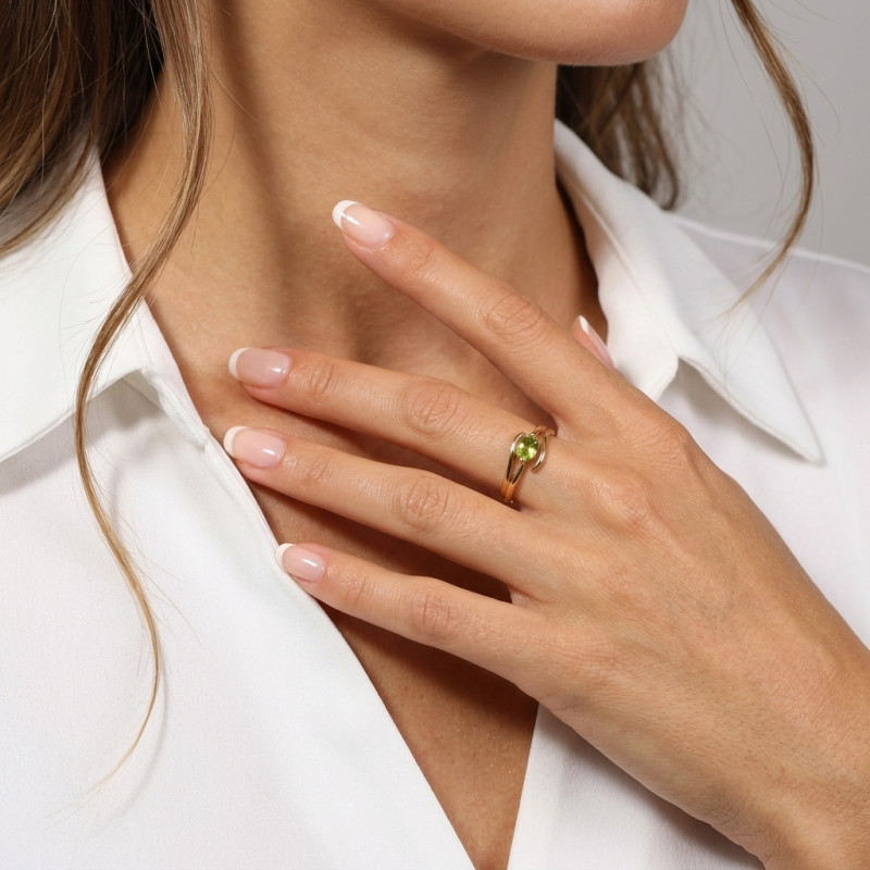 Bague Or  Jaune Péridot Ovale 6x4mm porté