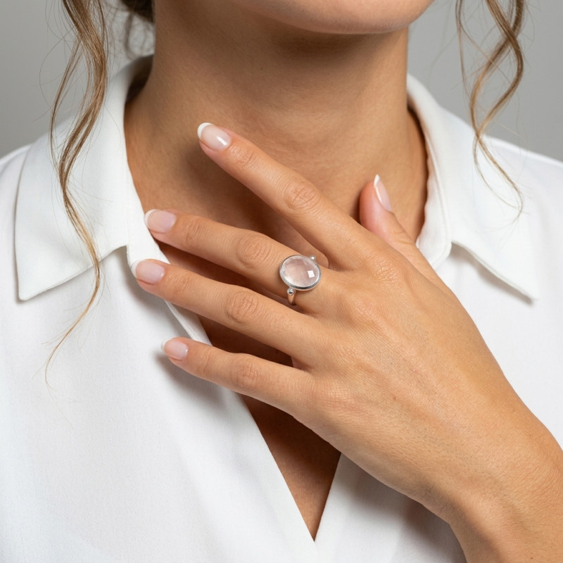 Bague Quartz Rose Ovale taille Dome 14x12mm porté
