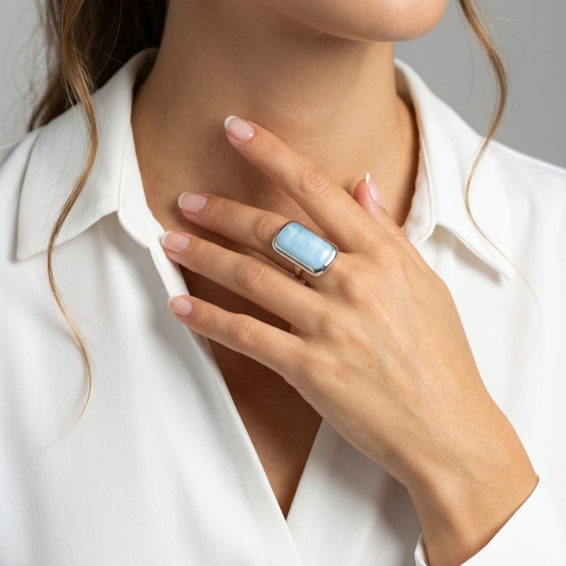 Bague Rectangulaire Nacre Bleue en Argent porté