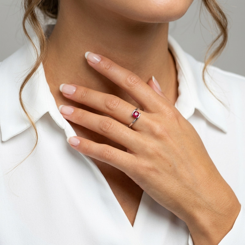 Bague Rubis Rond 5.5mm Or Blanc porté
