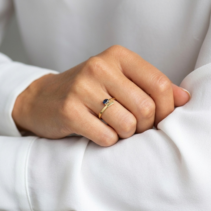 Bague Saphir 4x3mm en Or jaune porté