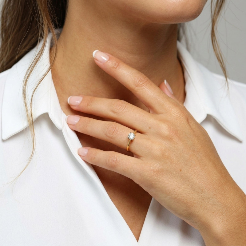 Bague Solitaire Or Jaune 750 Diamant 0,46 carat porté