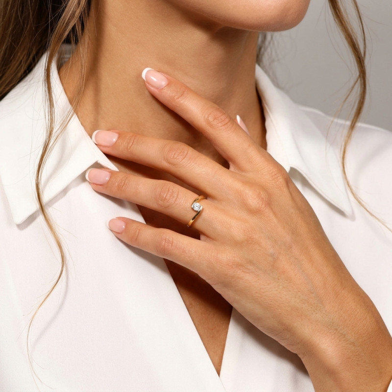 Bague Solitaire Or Jaune 750 Diamant porté