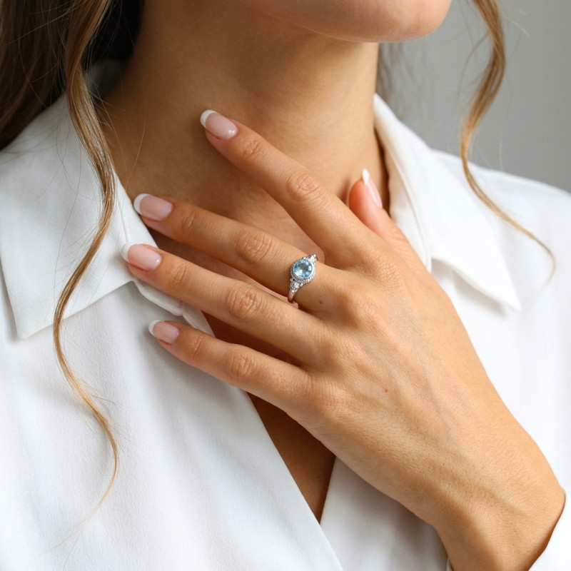Bague Topaze bleue traitée en Argent 925 - Pierre Ronde 6mm porté