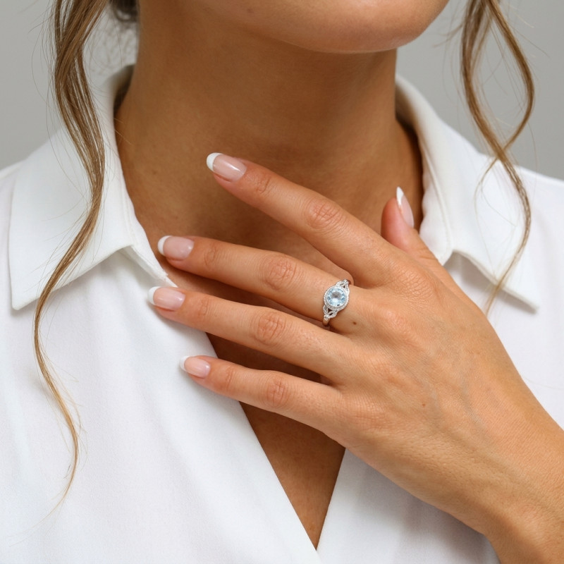 Bague Topaze bleue traitée en Argent 925 - Pierre Ronde 7mm porté