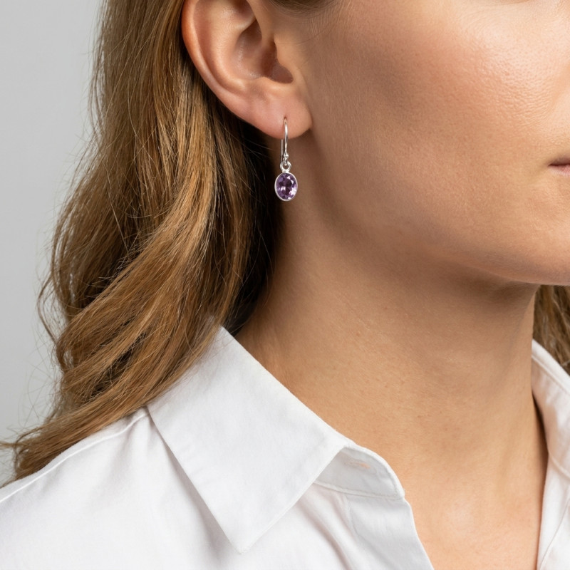 Boucles d'oreilles Améthyste pendantes pierres ovales 8x6mm porté