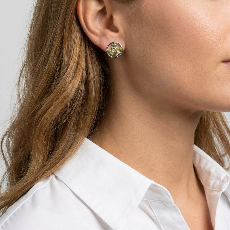 Boucles d'oreilles Arbre de Vie Argent et Péridot porté