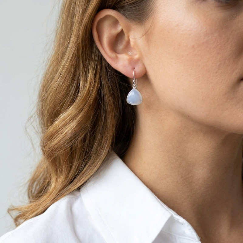 Boucles d'oreilles Argent 925 et Calcédoine Triangulaire 10x10mm porté