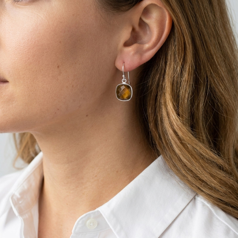 Boucles d'oreilles Argent 925 et Oeil de Tigre Coussin 10x10mm porté