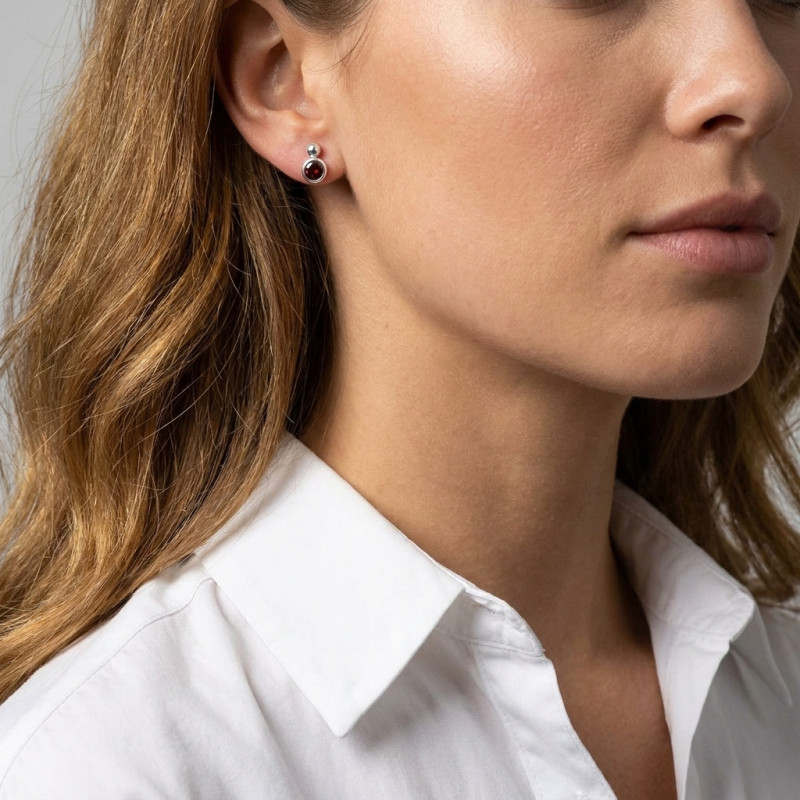 Boucles d'oreilles Argent 925 Grenat 4mm porté