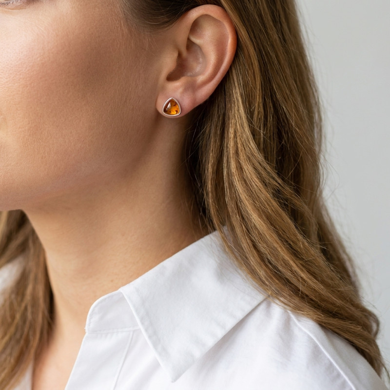 Boucles d'oreilles Argent  Ambre Triangulaire 7.5mm porté