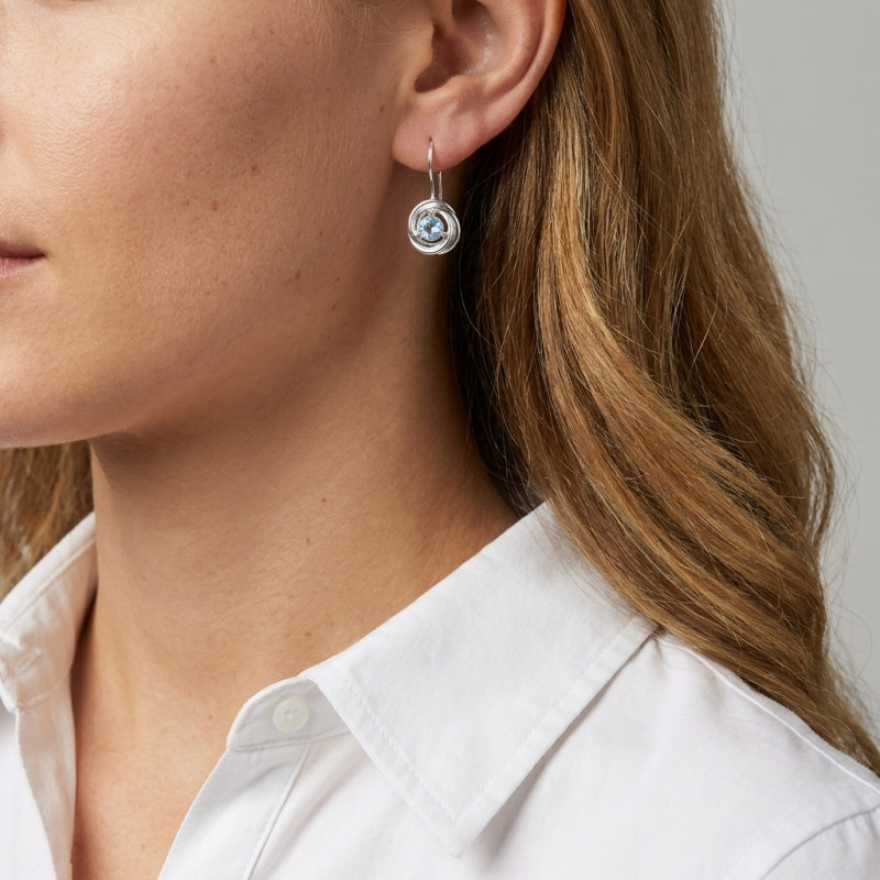 Boucles d'oreilles Argent Anneaux Topaze Bleue Traitée porté