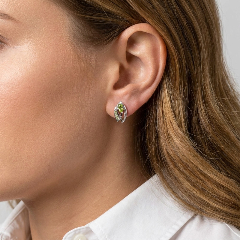 Boucles d'oreilles Argent et Péridot Navette porté