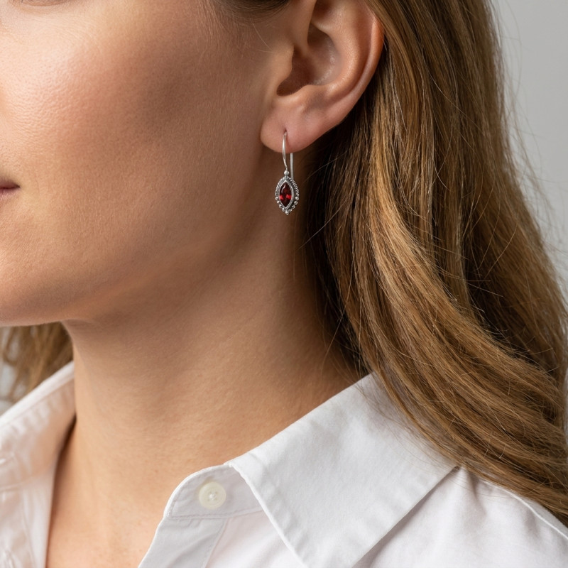 Boucles d'oreilles Argent Grenat Navette 7x3mm porté