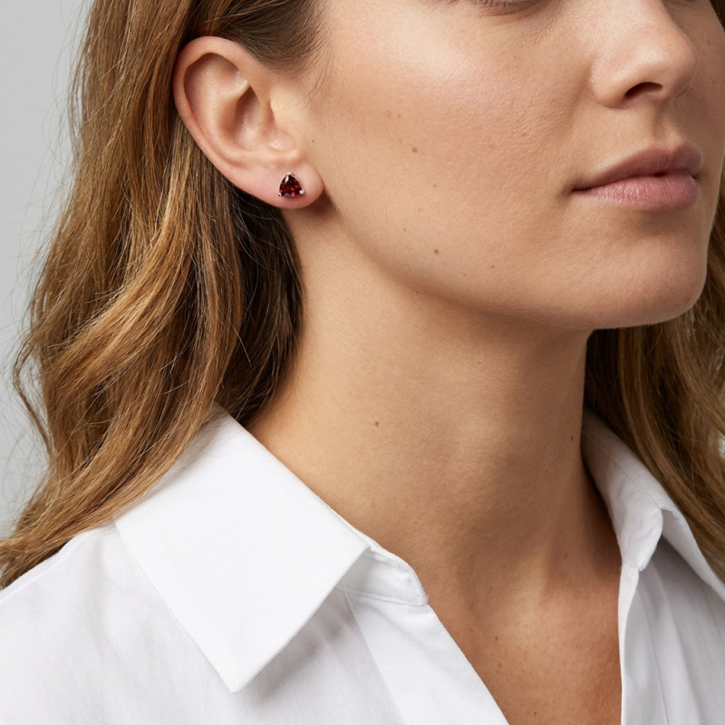 Boucles d'oreilles Argent  Grenat Triangulaire 6mm porté