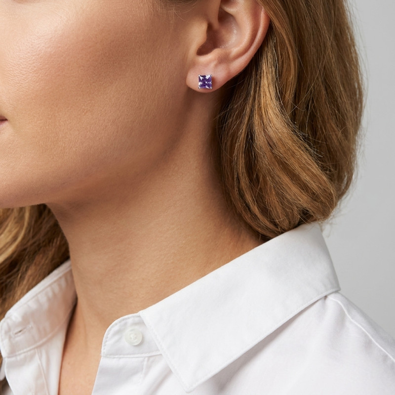 Boucles d'oreilles Argent Oxyde Violet carré 5mm porté