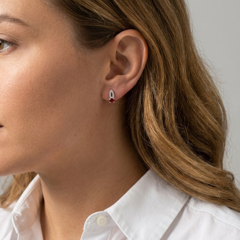 Boucles d'oreilles Argent Rhodié Grenat ovale 4x3mm porté