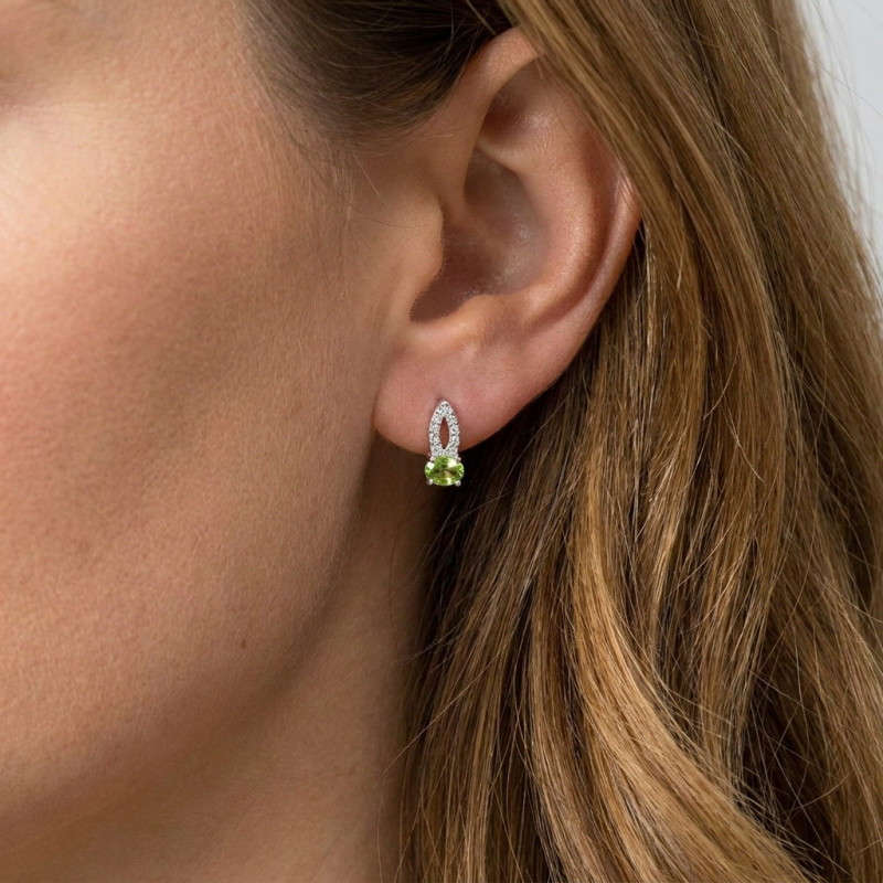 Boucles d'oreilles Argent Rhodié Péridot ovale 4x3mm porté