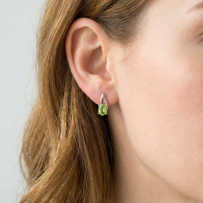 Boucles d'oreilles Argent Rhodié Péridot Ovale 6x4mm porté