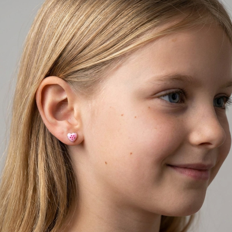 Boucles d'oreilles clou argent coeur émaillé rose  porté