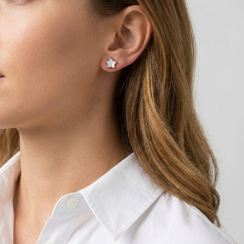 Boucles d'oreilles clou argent rhodié étoile et nacre porté