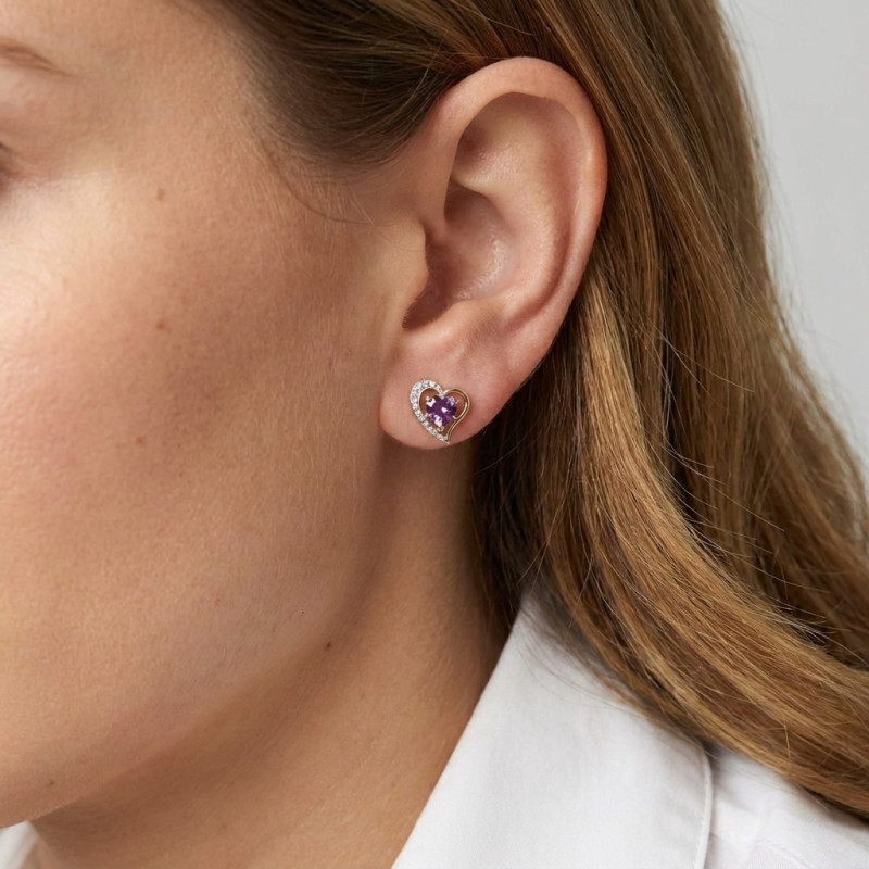 Boucles d'oreilles Coeur Amethyste et Diamant en Or Jaune 375 porté