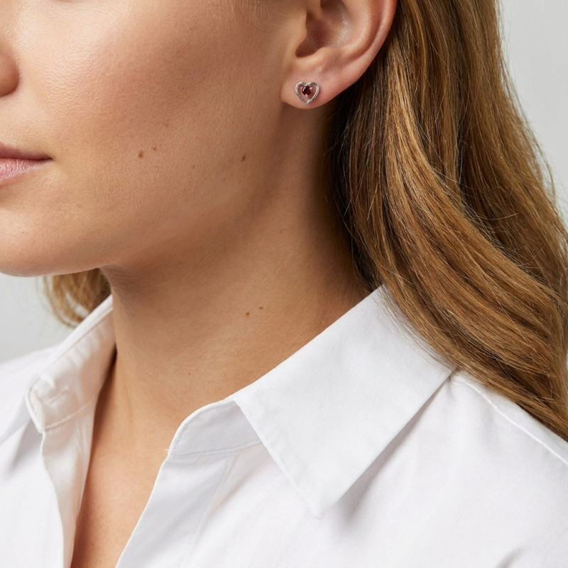 Boucles d'oreilles Coeur Or blanc 375 et Grenat porté