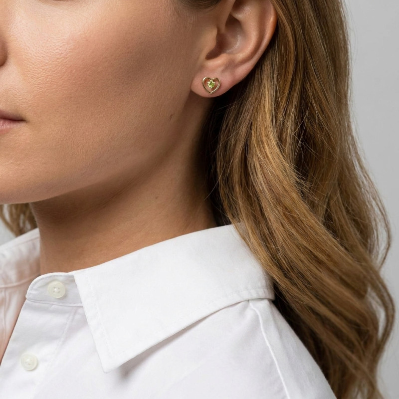 Boucles d'oreilles Coeur Or jaune 375 et Péridot porté
