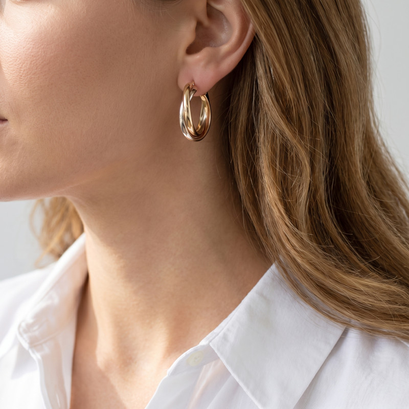 Boucles d'oreilles Créoles Entrelacées 6.7mm x 26mm 3 Ors 375 porté