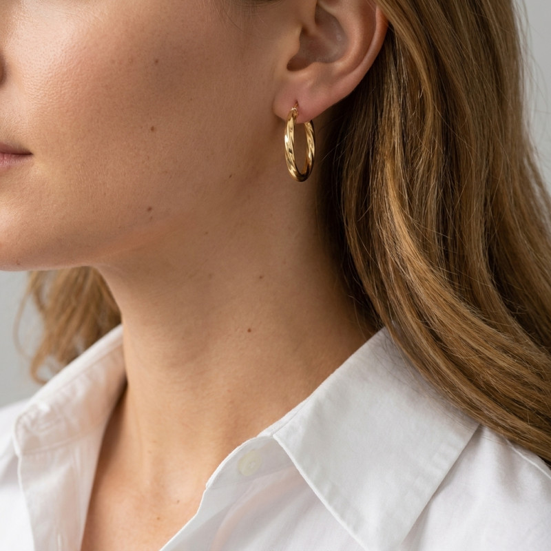 Boucles d'oreilles Créoles Ovales Torsadées 3mm x 25mm Or Jaune 375 porté