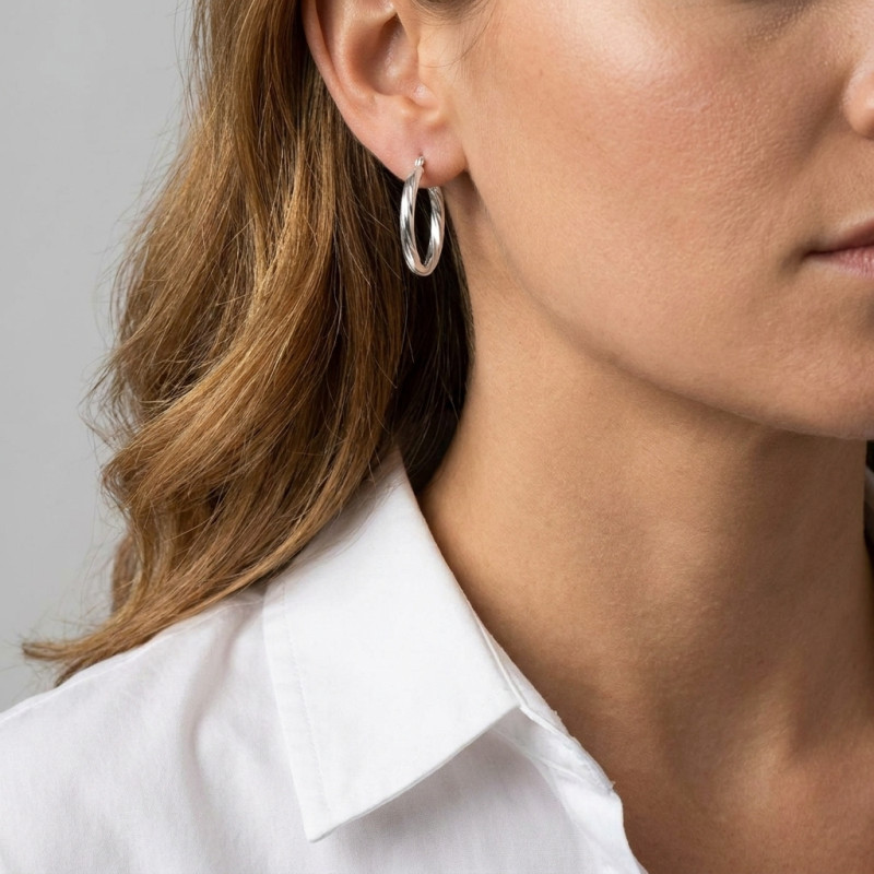 Boucles d'oreilles Créoles Torsadées 3mm x 25mm Or Blanc 375 porté