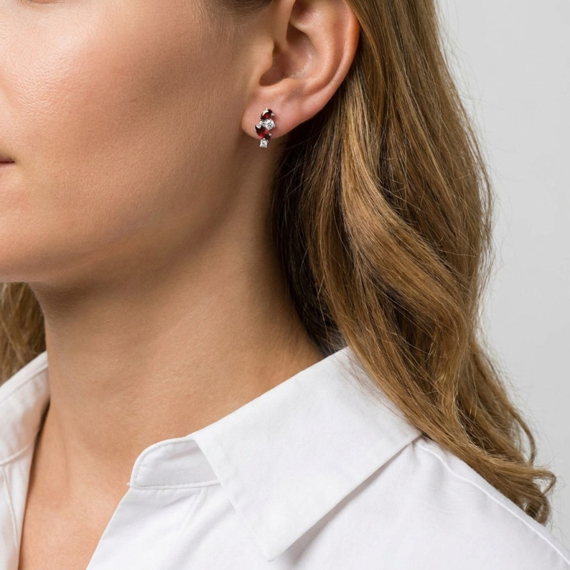 Boucles d'oreilles Double Duo en Argent 925 Rhodié Grenat et Oxydes porté