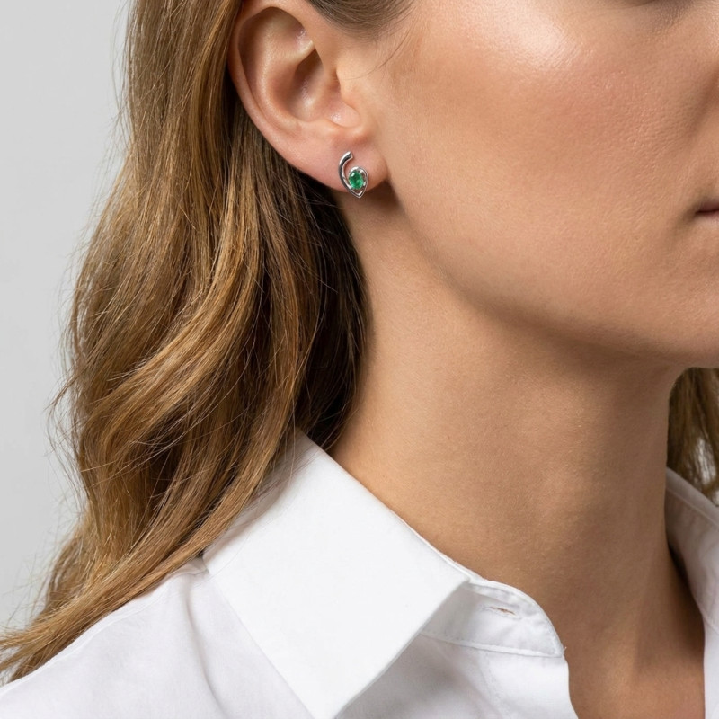 Boucles d'oreilles Emeraude 4x3mm Or Blanc  porté