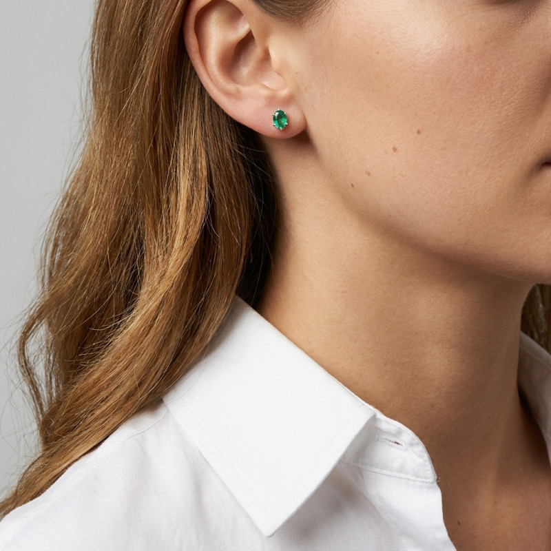 Boucles d'oreilles Emeraude 6x4mm Or Blanc ALPA porté