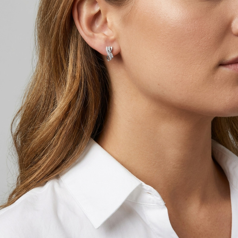 Boucles d'oreilles en Argent 925 rhodié et oxyde de zirconium porté