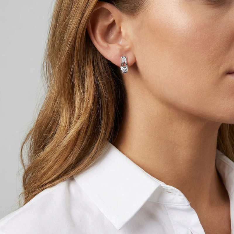 Boucles d'oreilles en Argent 925 rhodié et oxyde de zirconium porté
