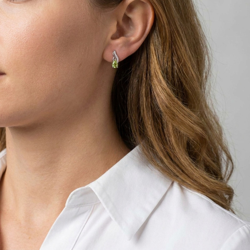 Boucles d'oreilles en Argent 925 Rhodié Péridot Poire 6x4mm et Oxydes porté