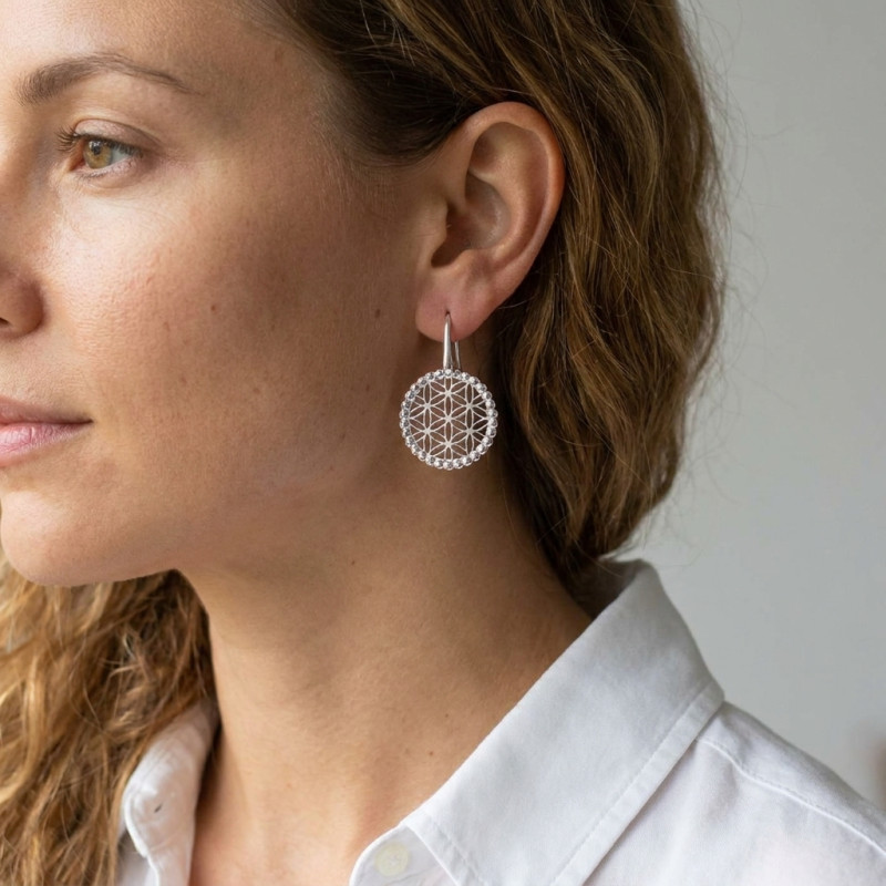 Boucles d'oreilles fleur de vie en Argent 925 Rhodié porté