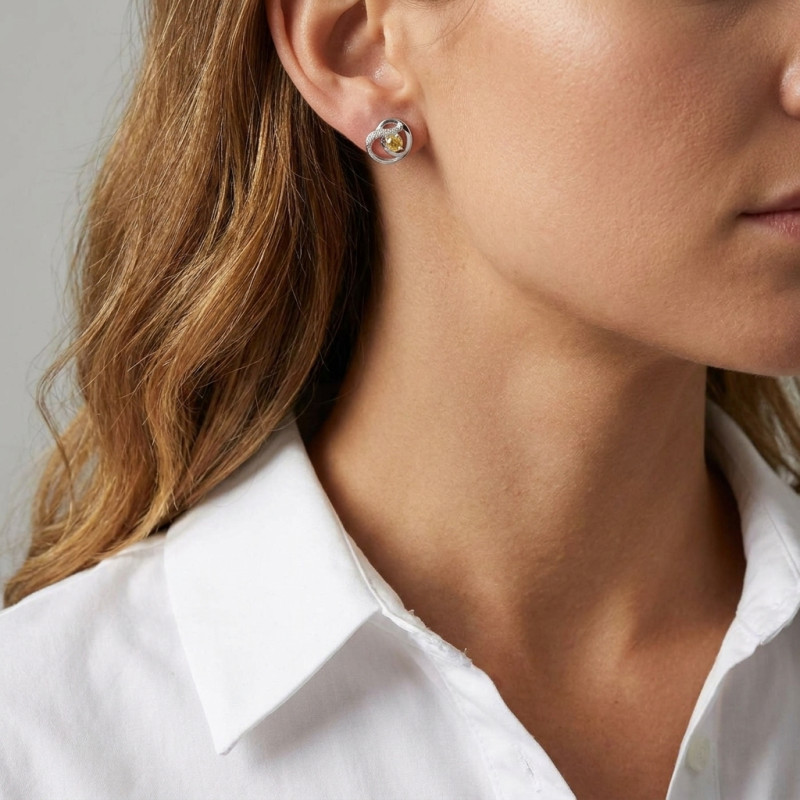 Boucles d'oreilles Motifs entrelacés en Argent 925 Rhodié Citrine Rond et Oxydes porté