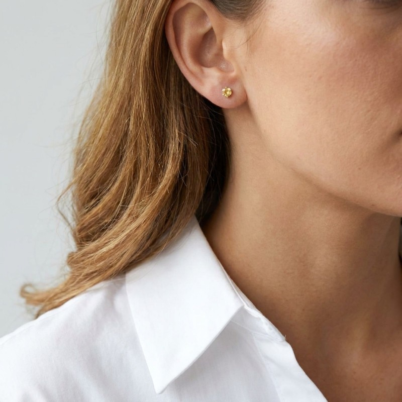 Boucles d'oreilles Or Blanc 375 Citrine 3mm porté