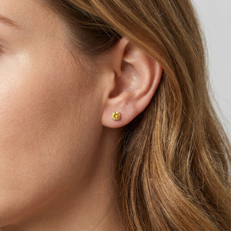 Boucles d'oreilles Or Blanc 375 Citrine 4mm porté