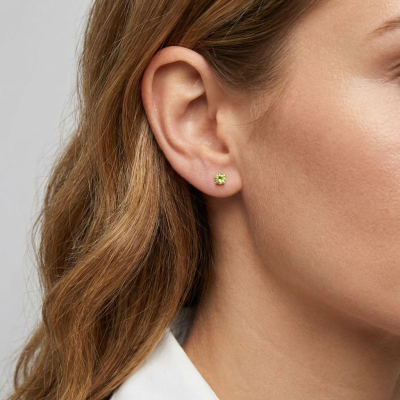 Boucles d'oreilles Or Blanc 375 Péridot 3mm porté