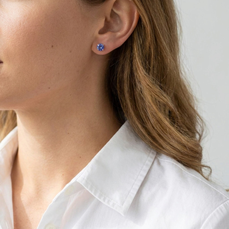 Boucles d'oreilles Or blanc 375 Tanzanite Ronde 6mm porté