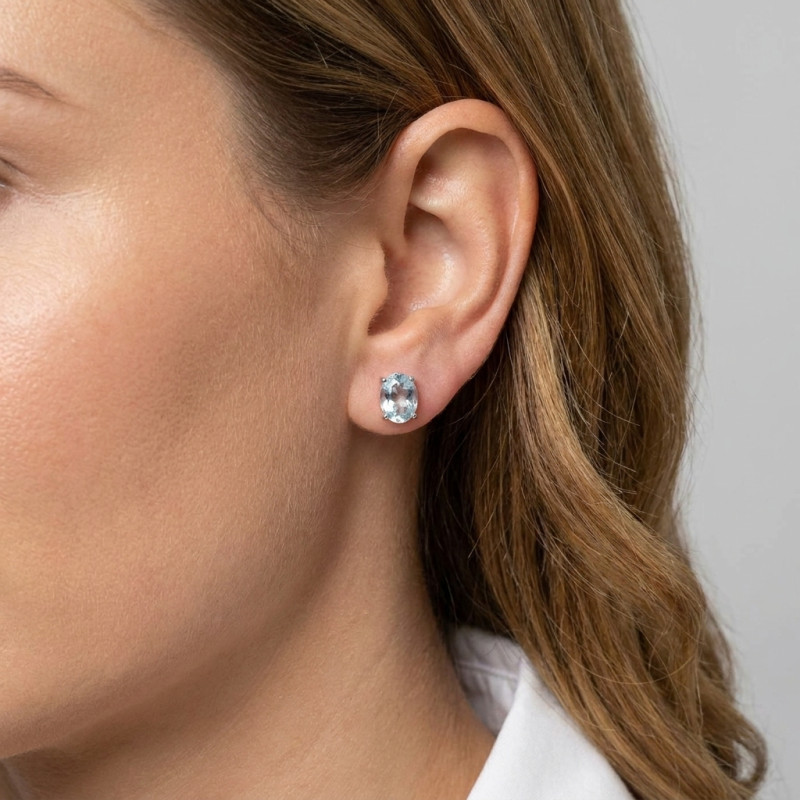Boucles d'oreilles Or Blanc 750 Aigue Marine Ovale 8x6mm porté