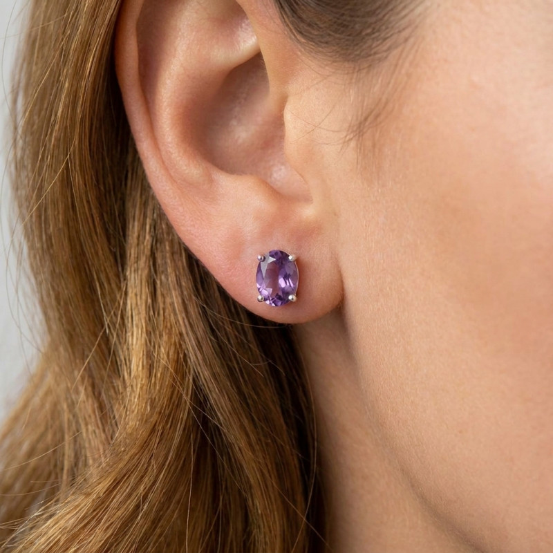 Boucles d'oreilles Or Blanc 750 Améthyste Ovale 8x6mm porté